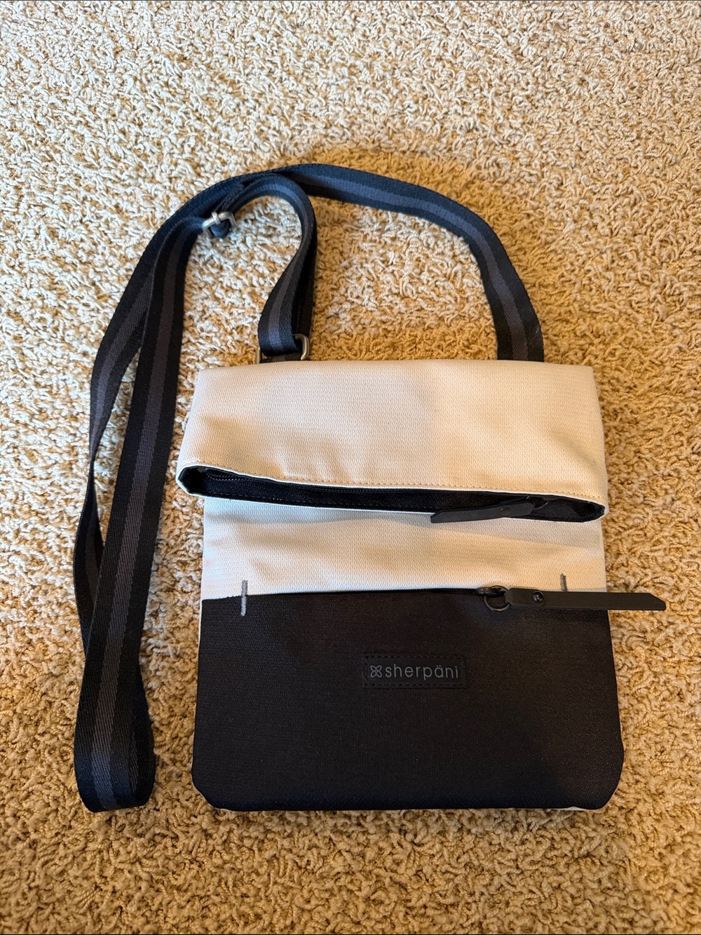 Sherpani Black and Cream Fold-Top Crossbody Messenger/conceal carry